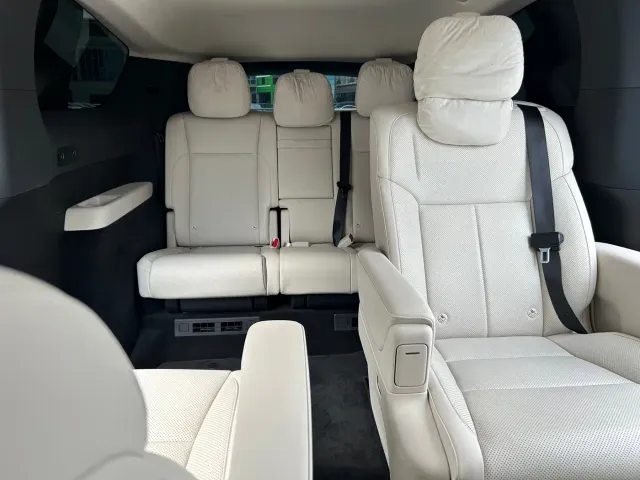 Li Auto MEGA — Фото автомобиля 18