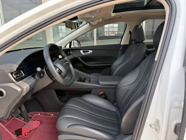 Roewe D7 — Фото автомобиля 16