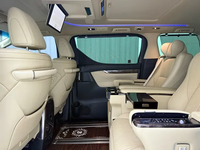 Toyota Alphard — Фото автомобиля 11