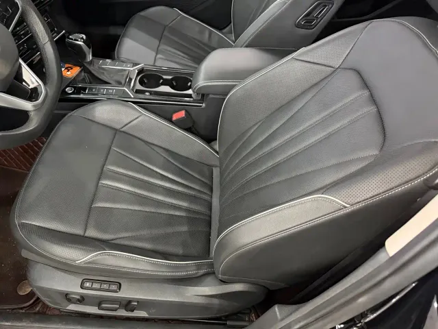 Volkswagen Passat — Фото автомобиля 12