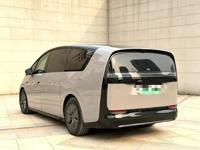 Li Auto MEGA — Фото автомобиля 9