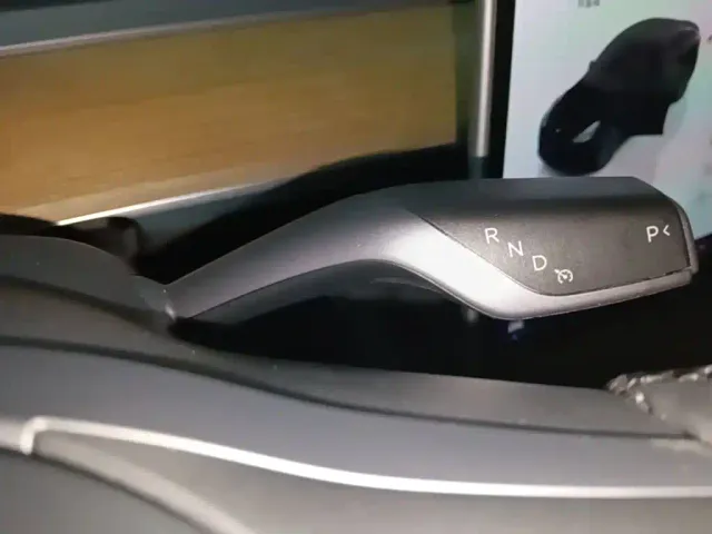 Tesla Model Y — Фото автомобиля 13