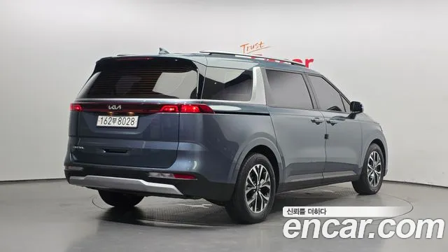 Kia Carnival Generation 4 — Фото автомобиля 2