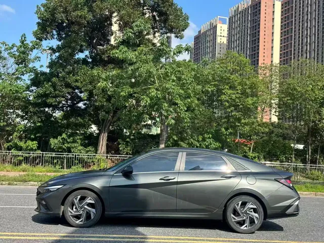 Hyundai Elantra — Фото автомобиля 4
