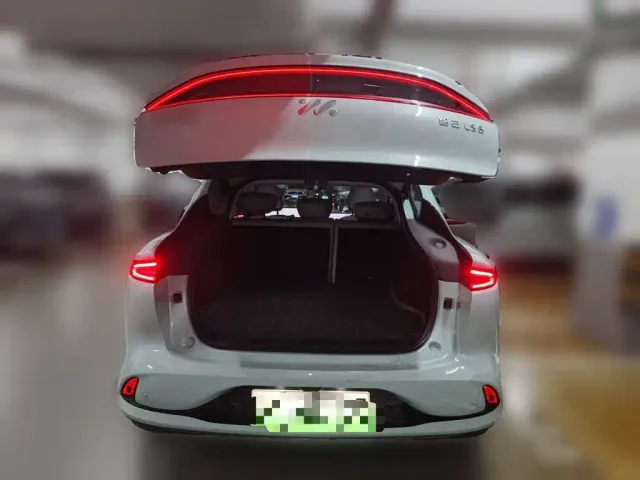 IM Motors LS6 — Фото автомобиля 15