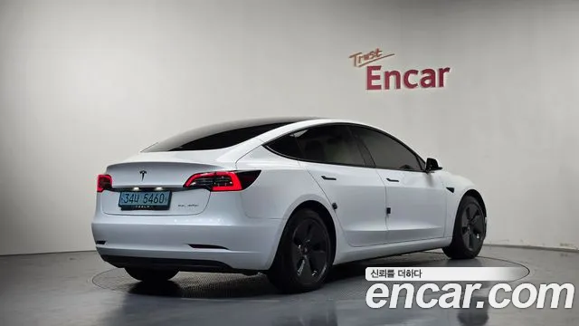 Tesla Model 3 — Фото автомобиля 2