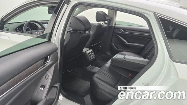 Honda Accord Accord 10 поколение 1.5 Turbo — Фото автомобиля 11
