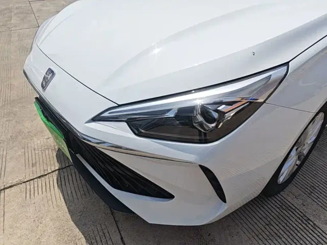 Roewe i5 — Фото автомобиля 23