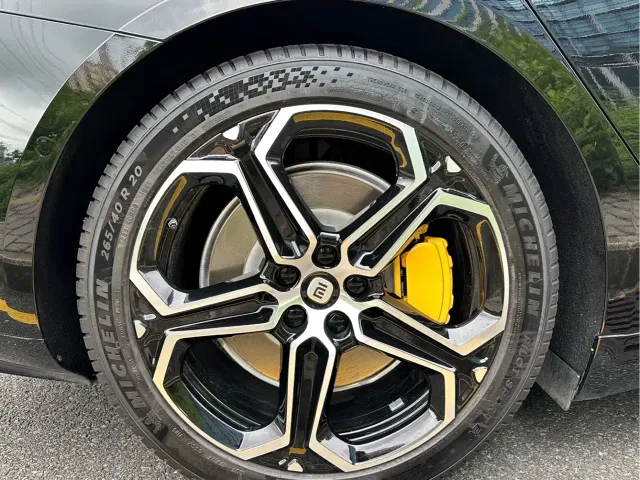 Xiaomi SU7 — Фото автомобиля 16