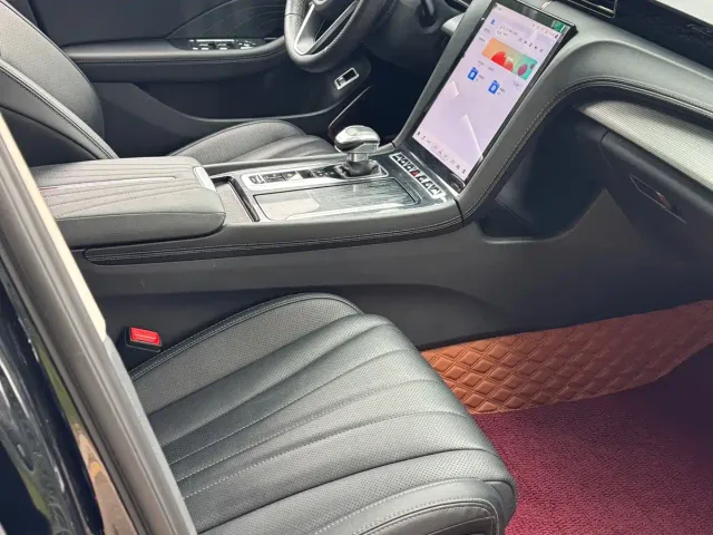 Hongqi H5 — Фото автомобиля 11
