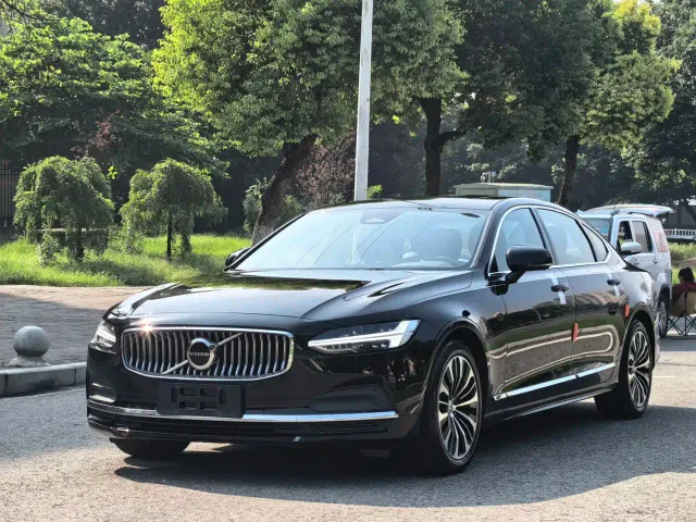 Volvo S90 — Фото автомобиля 3