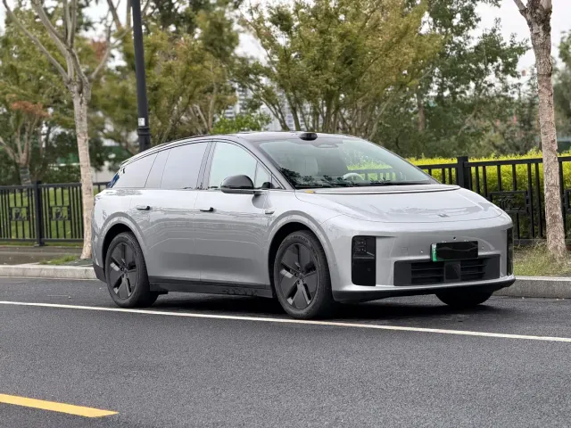 Li Auto i6 — Фото автомобиля 3
