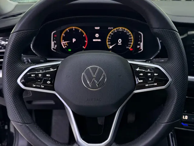 Volkswagen Passat — Фото автомобиля 15