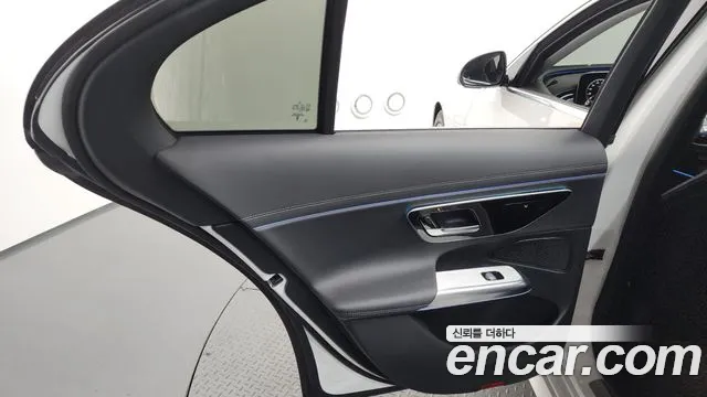 Mercedes-Benz E-Class — Фото автомобиля 22