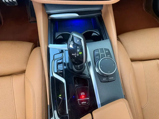 BMW 5 Series — Фото автомобиля 10
