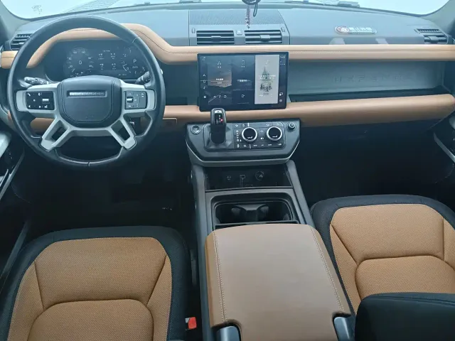 Land Rover Defender — Фото автомобиля 12
