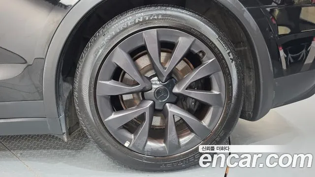 Tesla Model X — Фото автомобиля 21