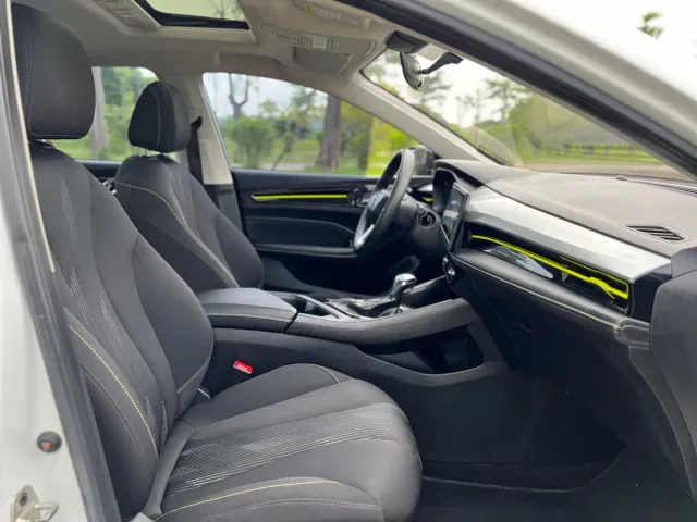 Roewe i5 — Фото автомобиля 13