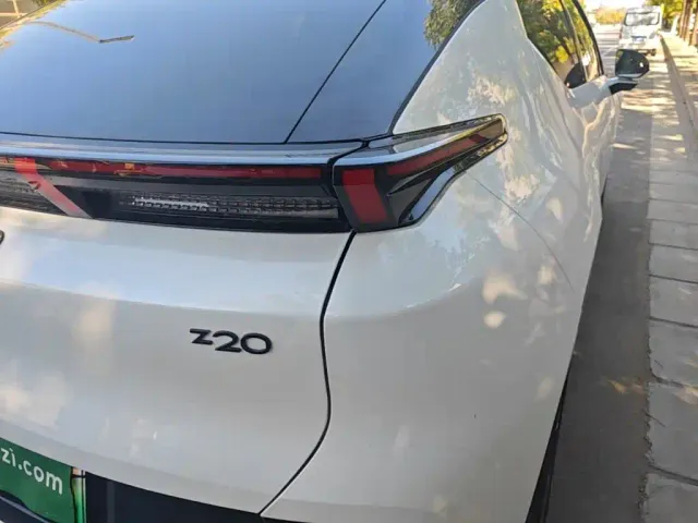 Lynk & Co Z20 — Фото автомобиля 7