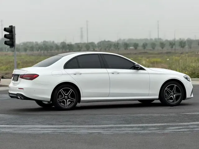 Mercedes-Benz E-Class — Фото автомобиля 8