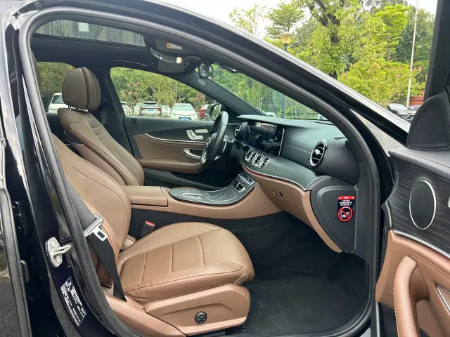 Mercedes-Benz E-Class — Фото автомобиля 24