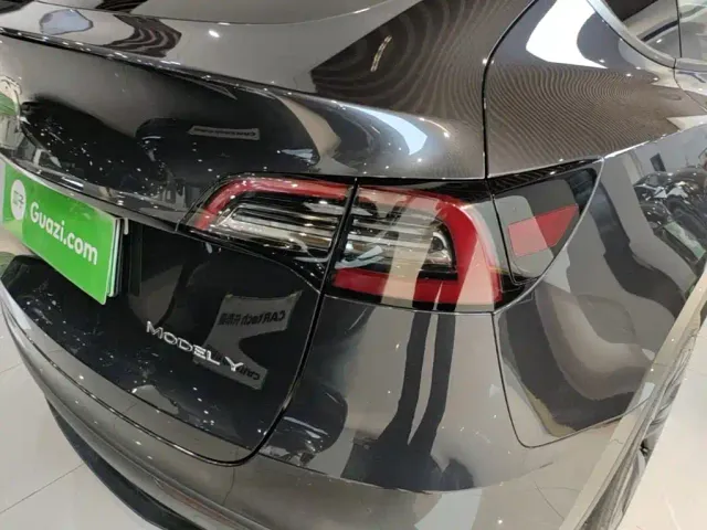 Tesla Model Y — Фото автомобиля 7