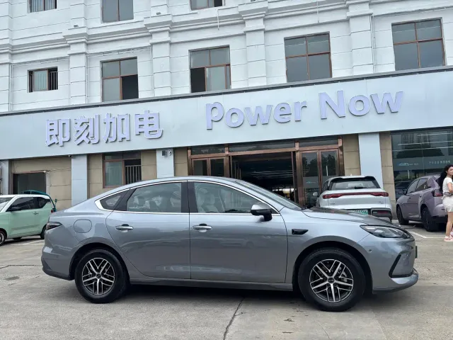 BYD Seal 05 DM-i — Фото автомобиля 4