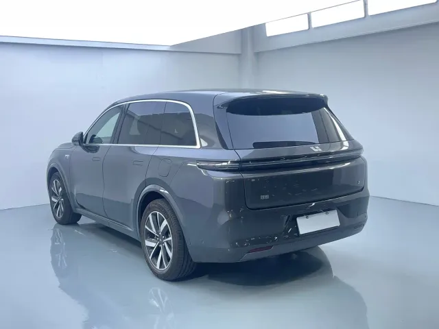 Li Auto L8 — Фото автомобиля 15