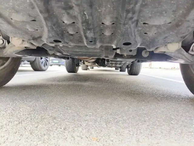 Ford Everest — Фото автомобиля 10
