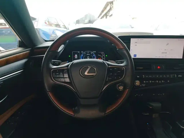 Lexus ES — Фото автомобиля 10