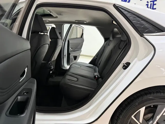 Hyundai Elantra — Фото автомобиля 10