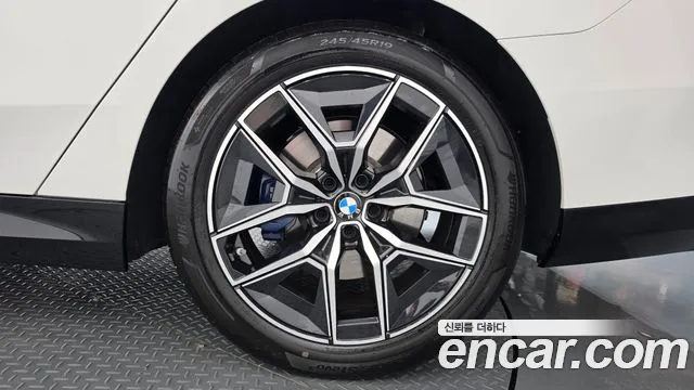 BMW 5 Series G60 — Фото автомобиля 6