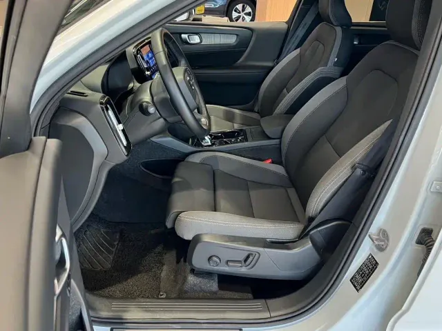 Volvo XC40 — Фото автомобиля 8