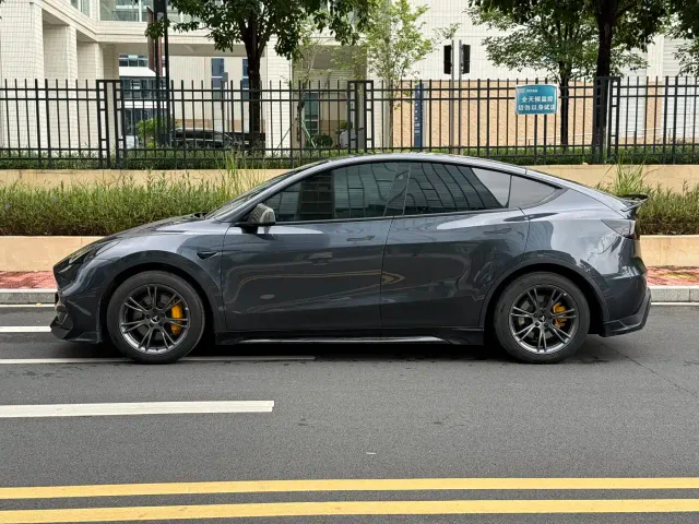Tesla Model Y — Фото автомобиля 20