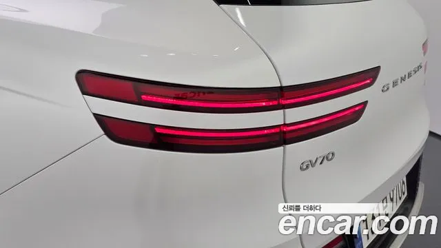 Genesis GV70 — Фото автомобиля 8