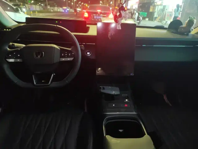 Changan Eado — Фото автомобиля 10