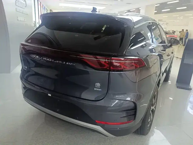 BYD Tang — Фото автомобиля 6