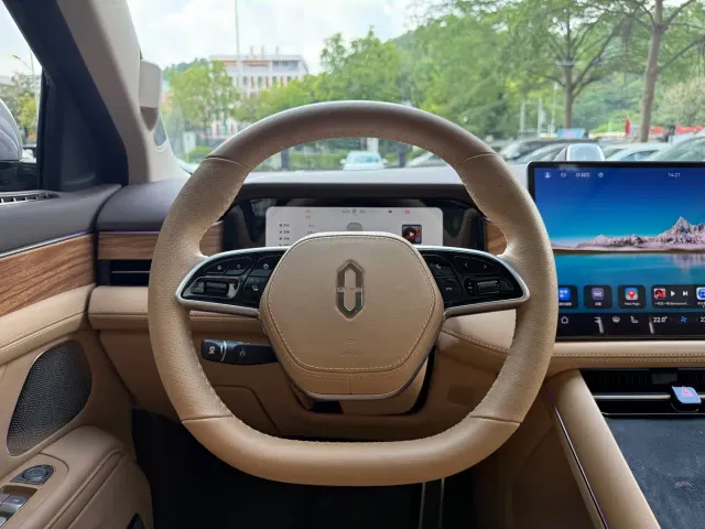 Aito M7 — Фото автомобиля 13