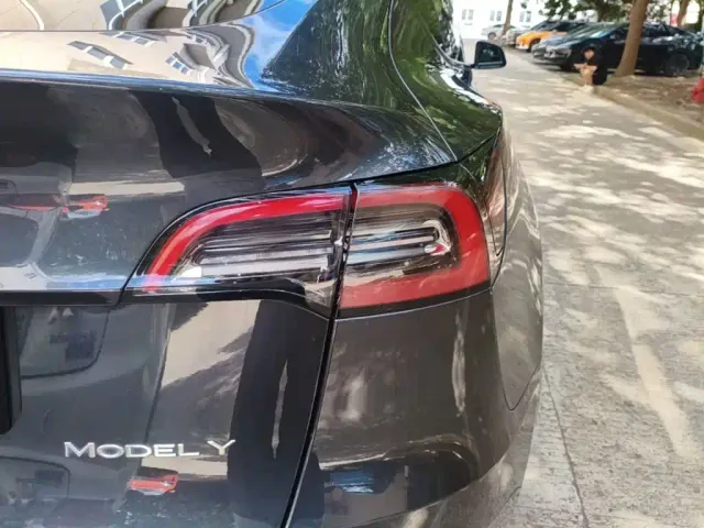 Tesla Model Y — Фото автомобиля 7