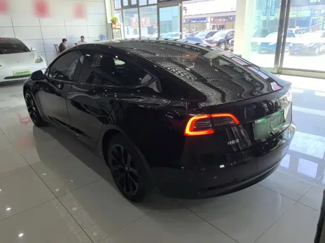 Tesla Model 3 — Фото автомобиля 4