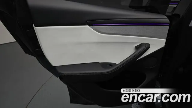 Tesla Model Y — Фото автомобиля 25