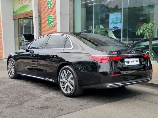 Mercedes-Benz E-Class — Фото автомобиля 4