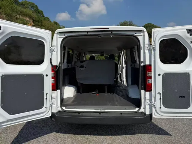 Wuling Yangguang — Фото автомобиля 10