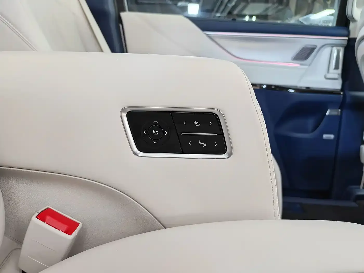 Buick Buick GL8 New Energy 2024 Land Honor Luxury Edition 6-Seater — Фото автомобиля 8