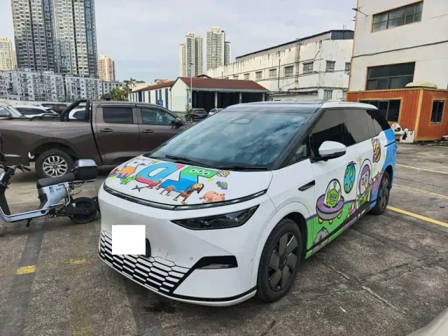 Фотография автомобиля — Xpeng X9