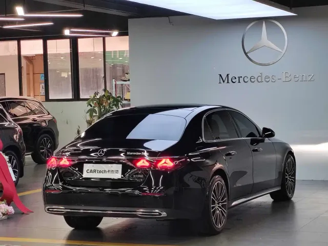 Mercedes-Benz E-Class — Фото автомобиля 4