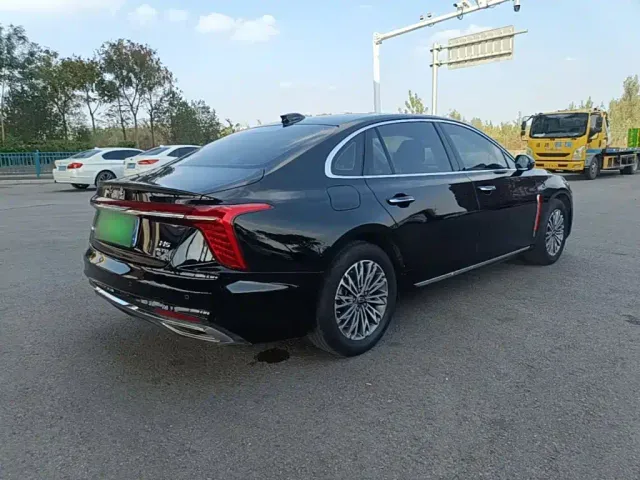 Hongqi H5 — Фото автомобиля 6