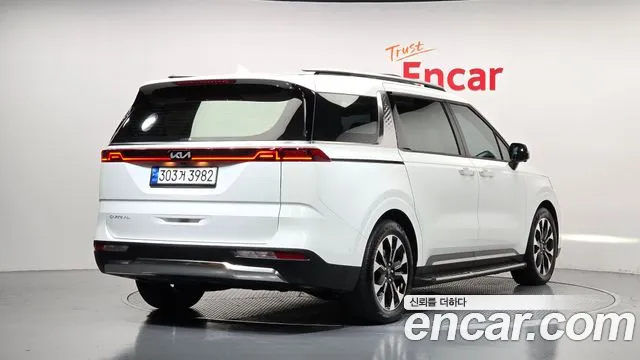 Kia Carnival Generation 4 — Фото автомобиля 2