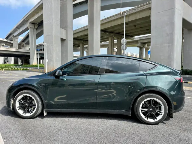 Tesla Model Y — Фото автомобиля 8