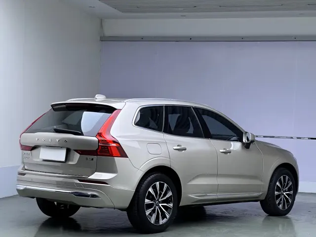 Volvo XC60 — Фото автомобиля 6